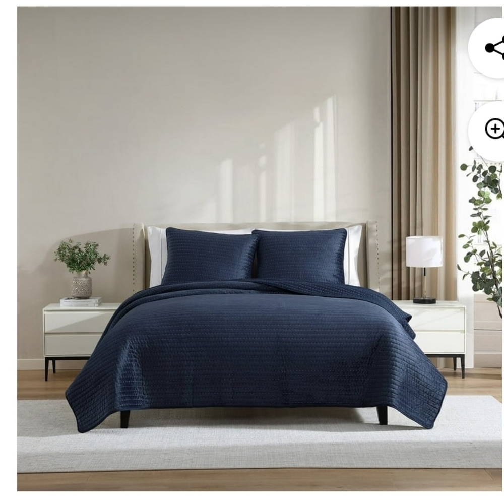 (5)Lenox Holiday Navy Toile Quilt Set
